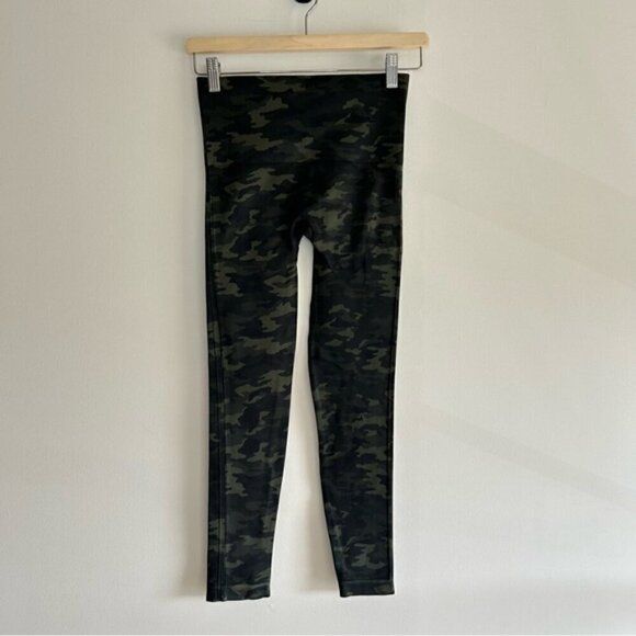 Spanx Look At Me Now Seamless Leggings- Green Camo sz M - Picture 6 of 7